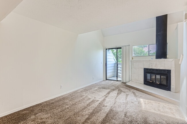Building Photo - 17050 E Ford Dr