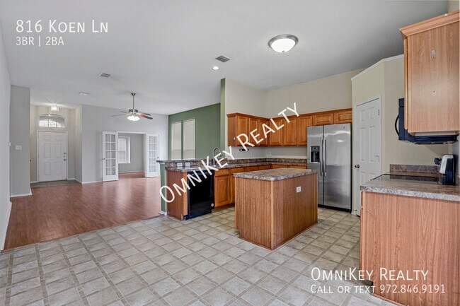 Building Photo - 816 Koen Ln