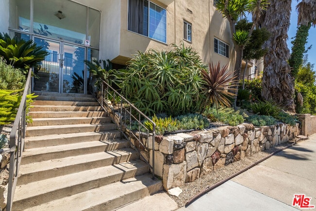 Foto del edificio - 1330 S Barrington Ave