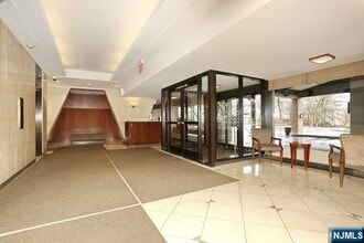 Building Photo - 3 Horizon Rd