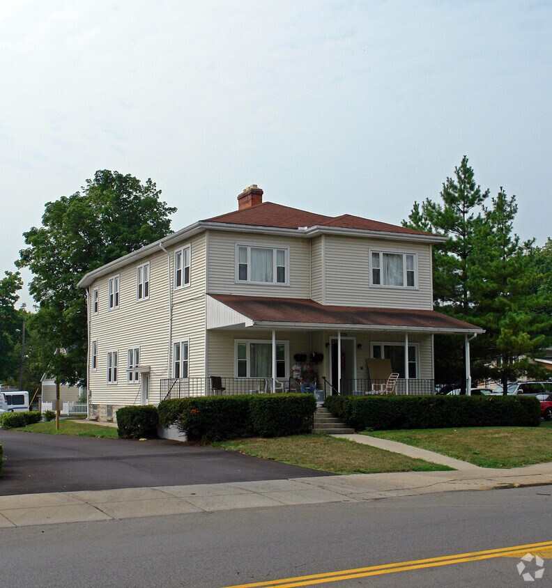 Primary Photo - 1067 E High St