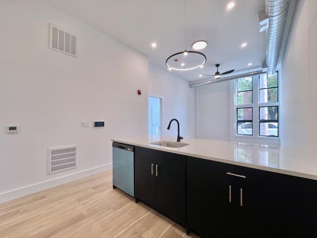 Building Photo - 375 Monmouth St