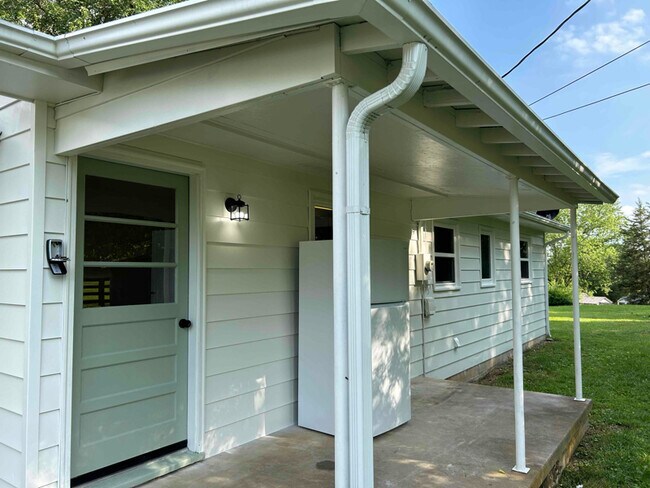 Building Photo - 329 Sugar Hill Rd