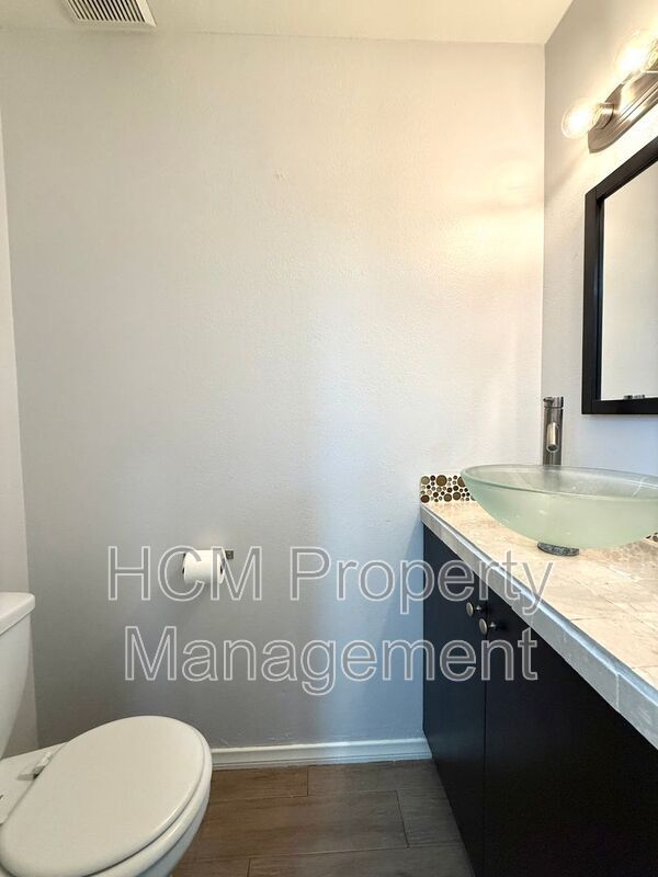 Foto del edificio - 9757 Cornwall Dr