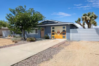 Building Photo - 61470 Granada Dr