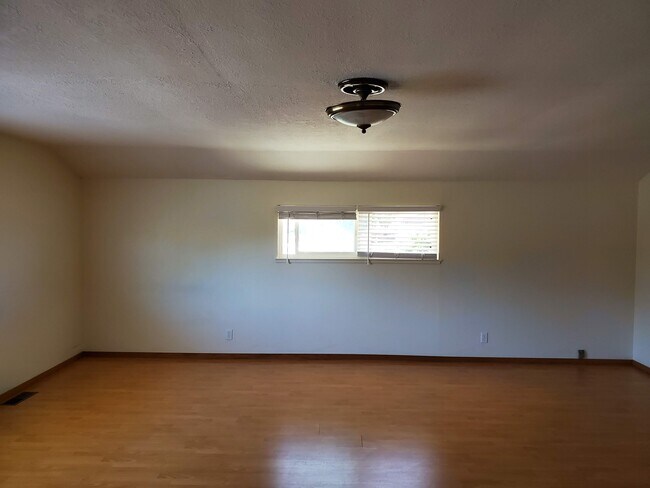 Foto del edificio - 4769 Mowry Ave