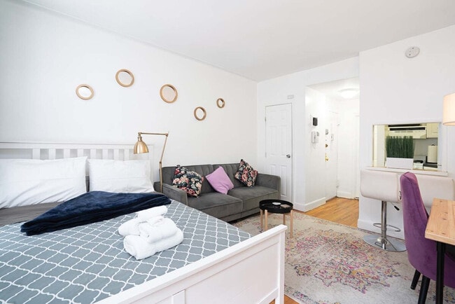 Building Photo - 1422 2nd Ave