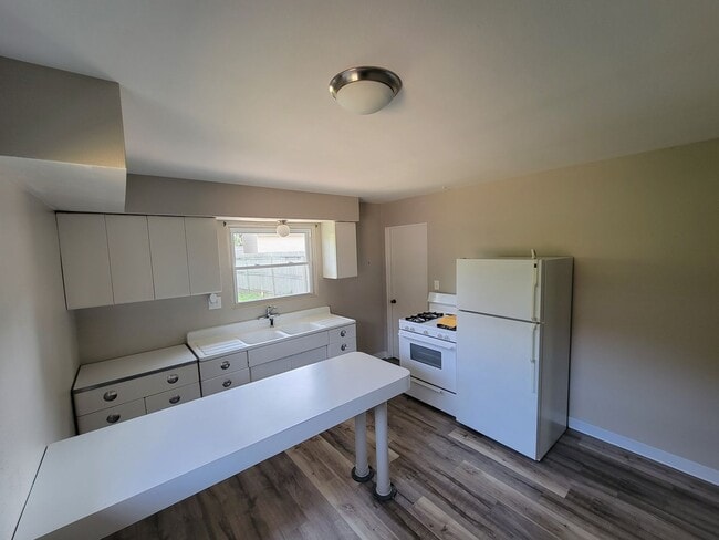 Building Photo - 1308 Chestnut Street Duplex