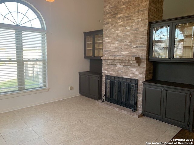 Building Photo - 702 Stoneway Dr