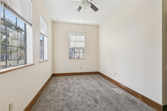 Foto del edificio - 2229 Napoleon Ave