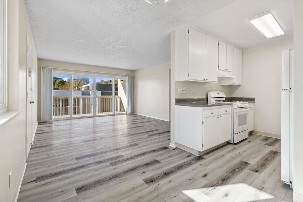 Canyon Rim Apartments