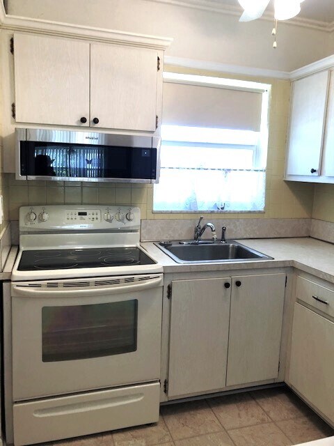 Building Photo - 1115 Lake Terrace