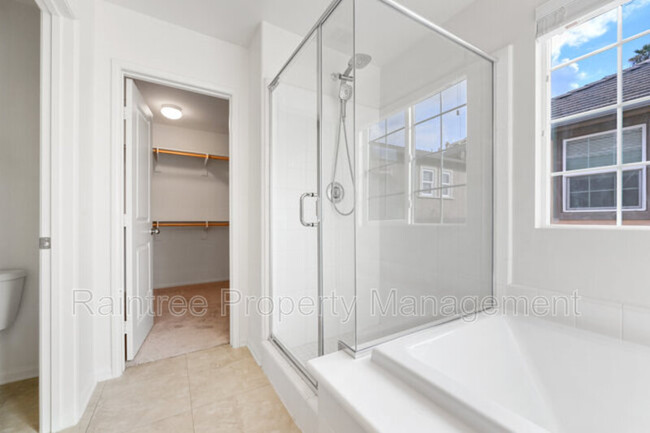 Building Photo - 547 Moonlight Dr