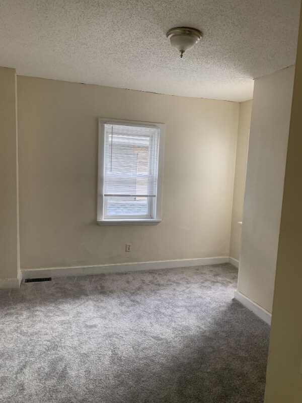 Building Photo - 2307 Maplewood Ave