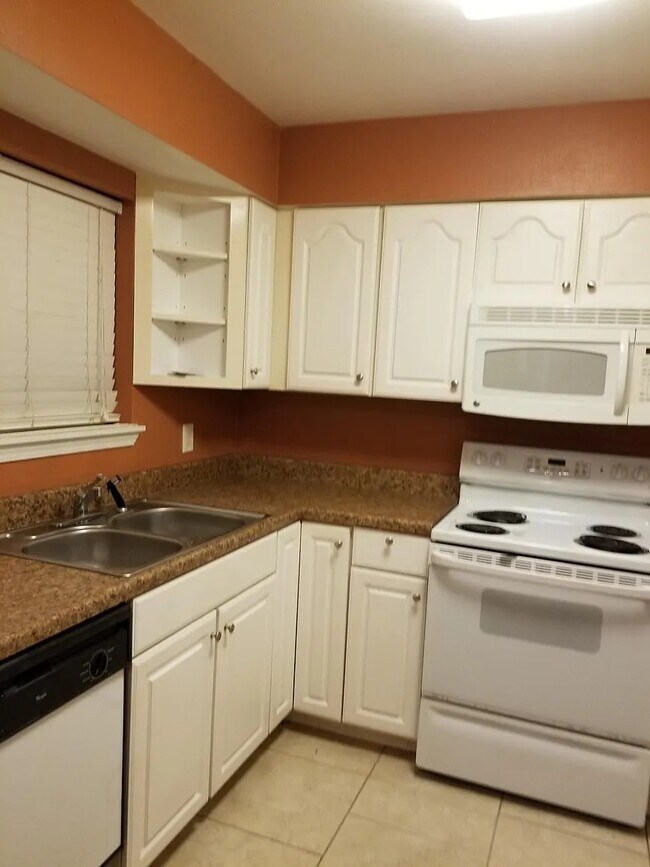 Foto del edificio - 114 Jefferson Ave