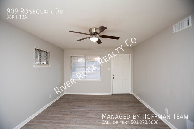 Foto del edificio - 909 Roseclair Dr