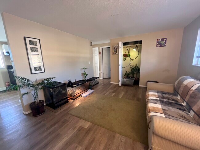 Sala de estar - 7060 Alegre Cir