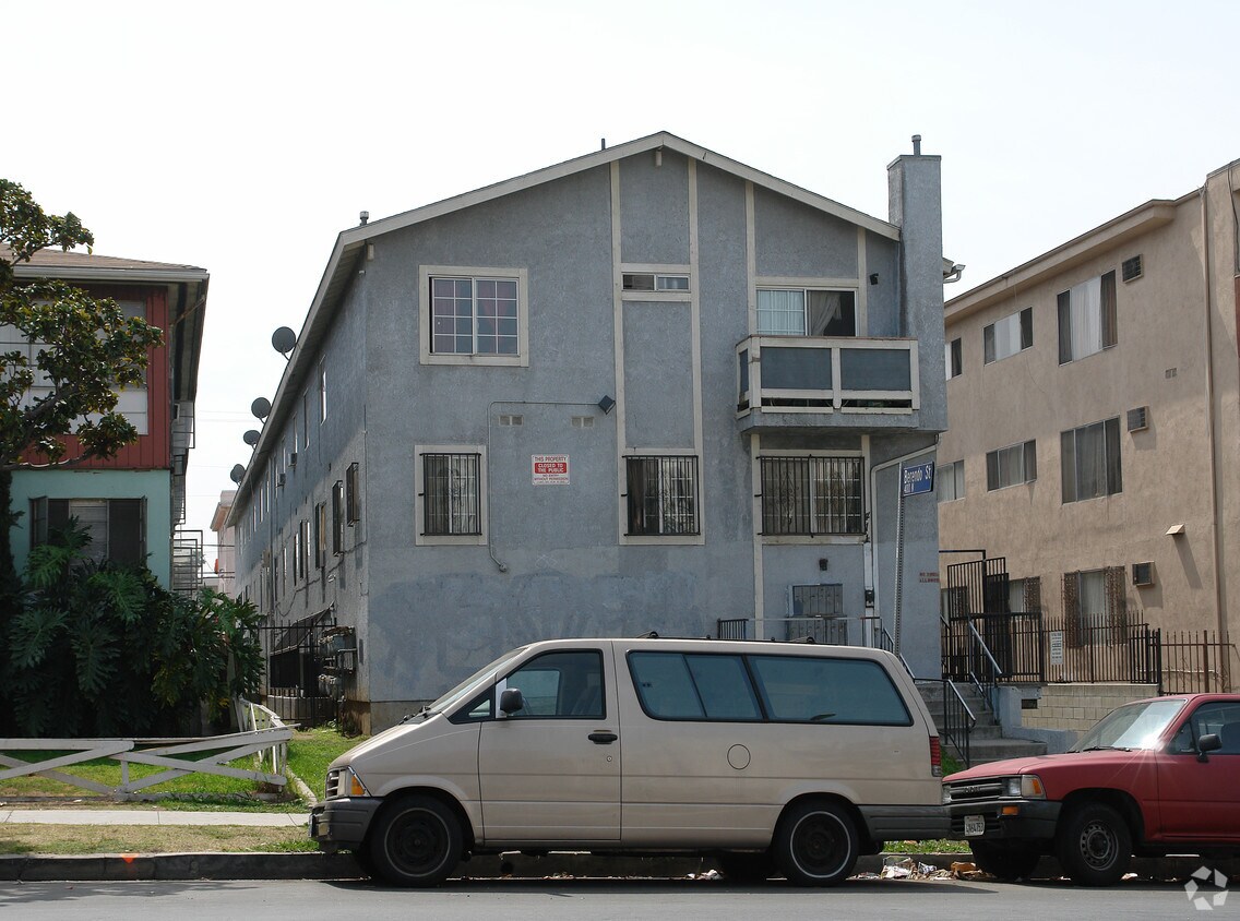 Foto del edificio - 4118 Rosewood Ave