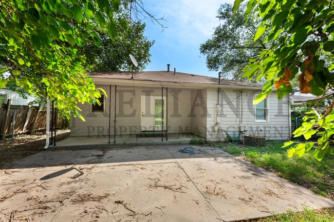 Building Photo - 1213 N Glendale St