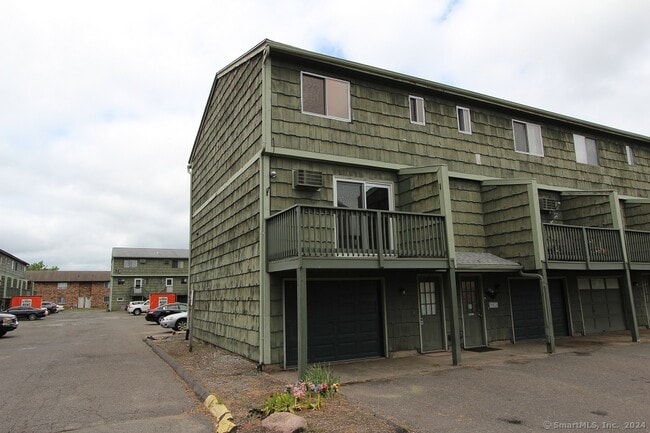 Building Photo - 1400 Meriden Rd