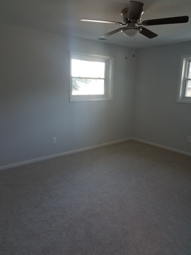 Bedroom 1 - 11 Warren Lodge Ct