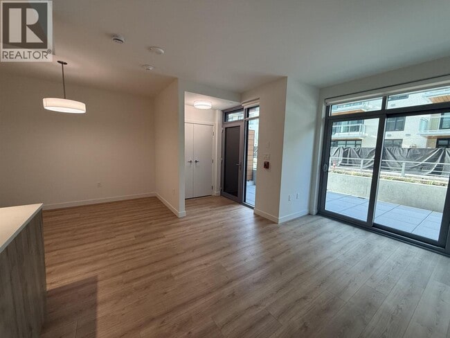 Building Photo - 755 Harbourside Dr