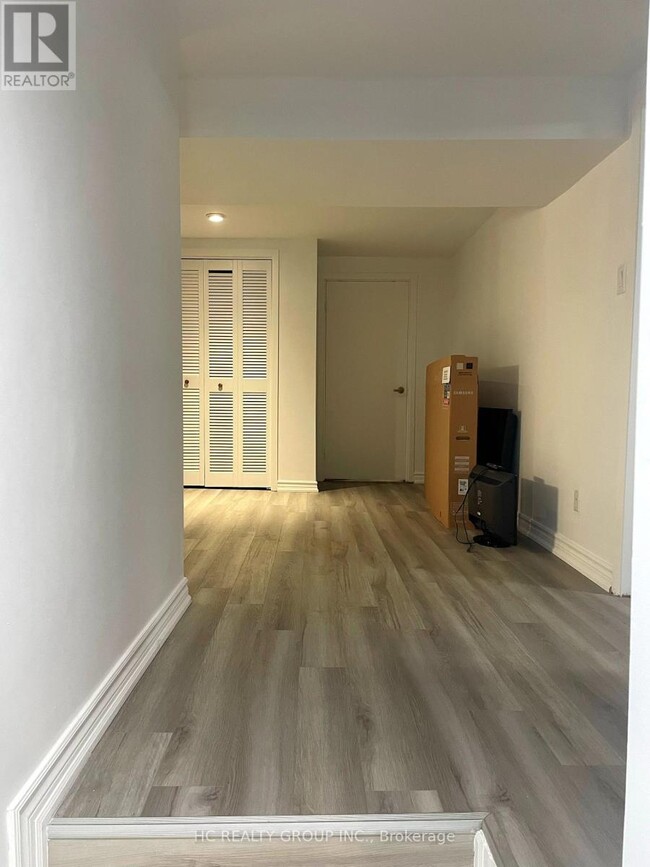 Building Photo - 42 Arkona Dr