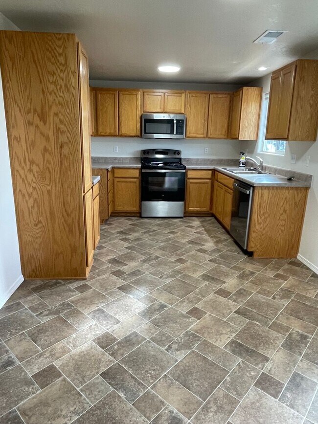 Foto del edificio - Great 3 bdrm, 2 bath home w/ fenced yard &...