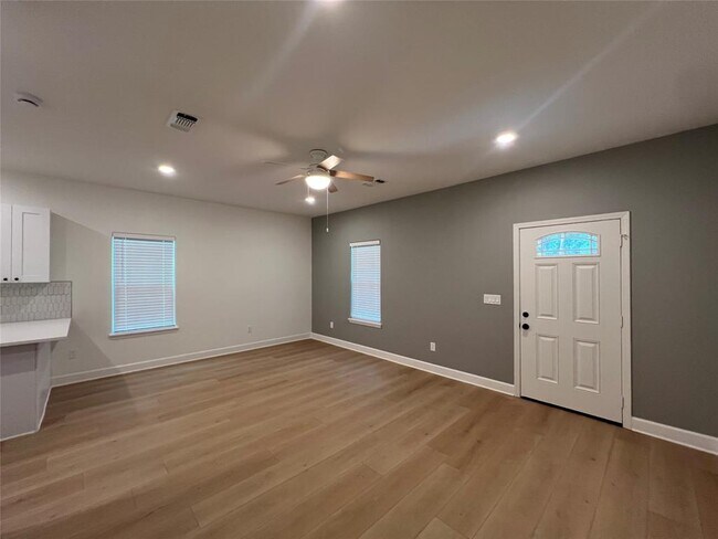 Foto del edificio - 1402 Bernie Ave