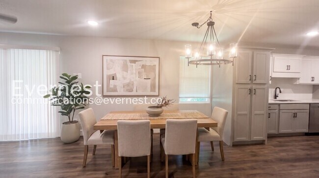 Foto del edificio - Modern Condo with Pool Access and Patio | Available Now!