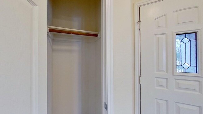 Building Photo - 411 Quail Hollow Dr