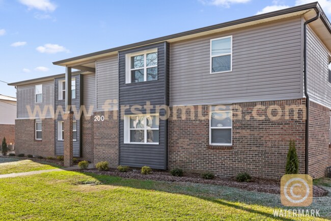 Building Photo - 200 Eveningside Dr