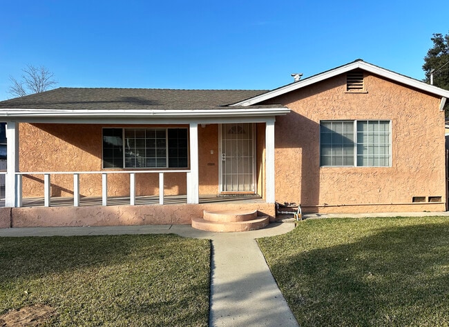 Unit 1 Porch - 437 E 8th St