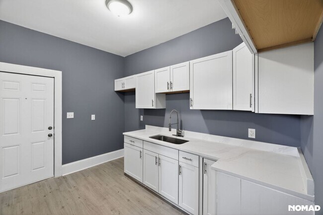 Foto del edificio - 512 Maple Ave