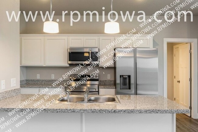 Foto del edificio - RENT SPECIAL for $1,000 off!! 3 Bedroom, 2...