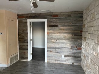 Building Photo - 1015 N 14th St