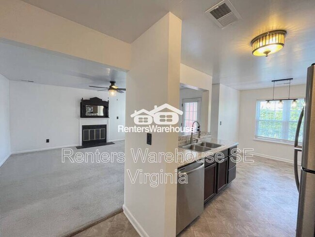 Building Photo - 1843 Chantilly Ct