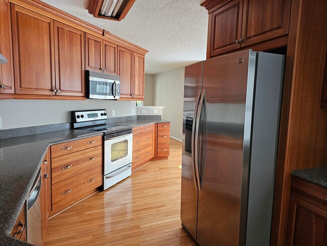 Building Photo - NEW LISTING!!!! Dont Miss Out