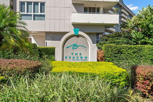 Building Photo - Charming 2-Bedroom, 1-Bathroom Fully Furnished Condo in the Heart of Downtown St. Petersburg!