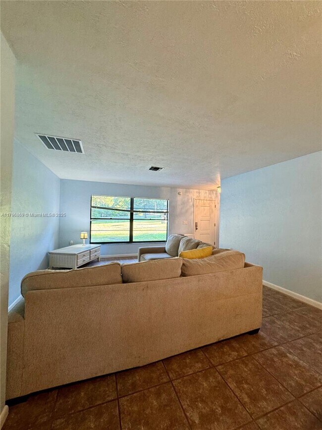 Foto del edificio - 8763 SW 205th Cir