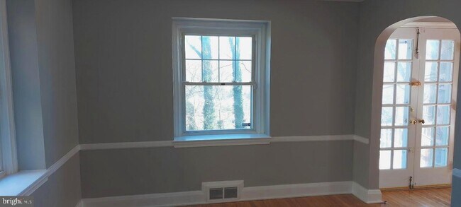 Building Photo - 2506 Parkview Ave