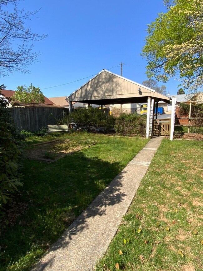 Building Photo - 3 br, 1.5 bath House - 33-35 S PENN STREET