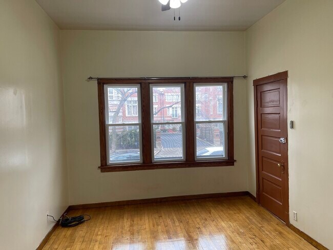 Foto del edificio - 2622 N Greenview Ave