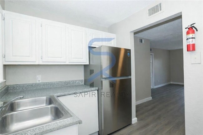 Building Photo - 2055 Alison Ct SW