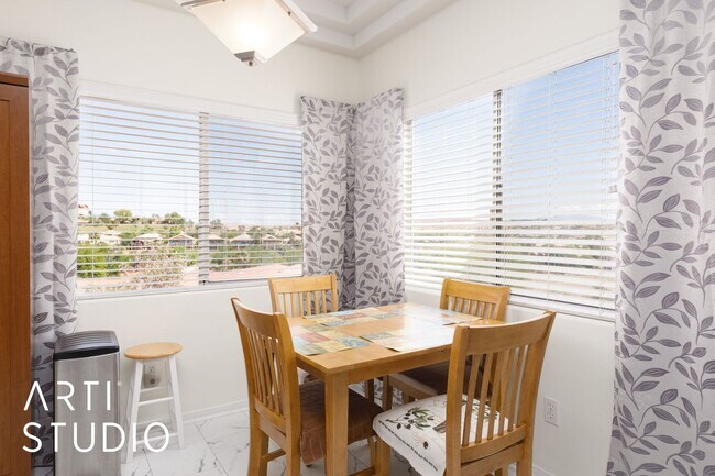 Foto del edificio - 2-bedroom 2-bathroom upstairs condo fully ...