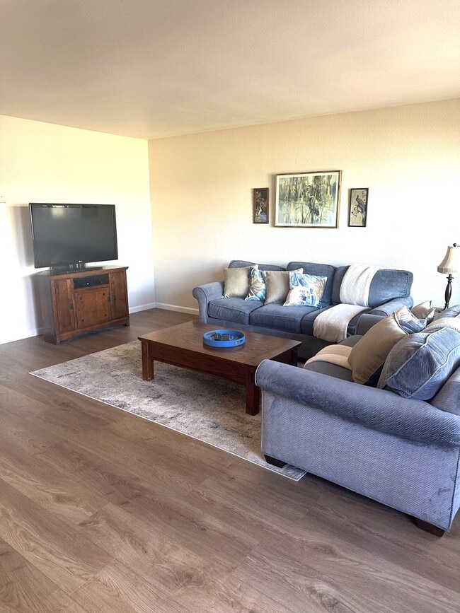 Foto del edificio - 2525 Solano Rd