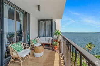 Building Photo - 520 Brickell Key Dr