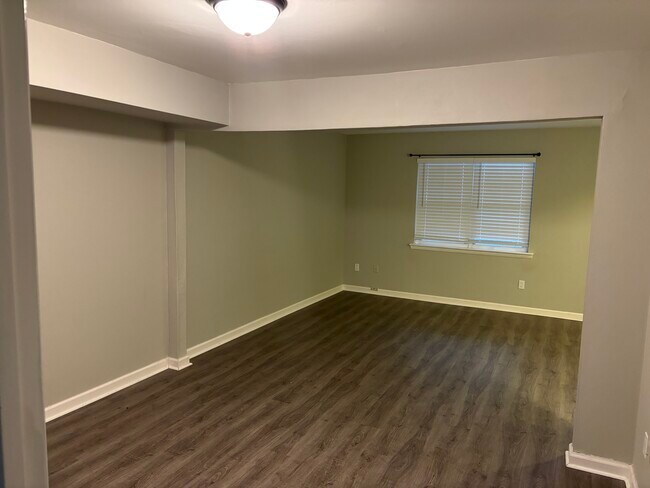 Building Photo - 813 S Grosvenor Ct