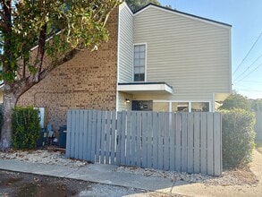 Building Photo - 203 Cougar Ridge