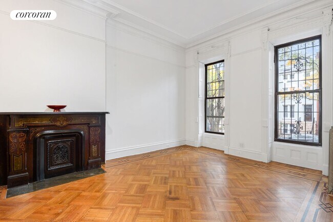 Building Photo - 502 Halsey St